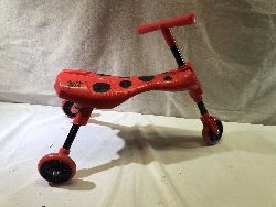 569743