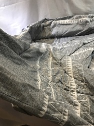 569882