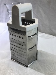 569927