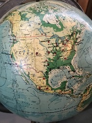 569982