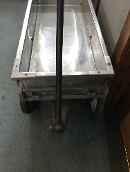 570032