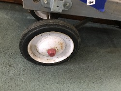 570033