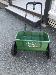 570060