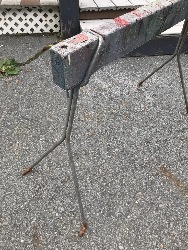 570111