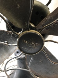 570225
