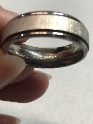 570289