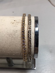 570305
