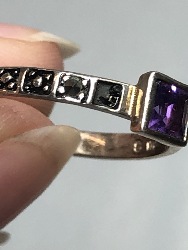 570345
