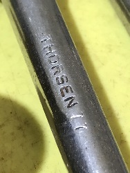 570598