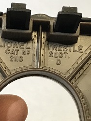 570868