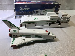 570879