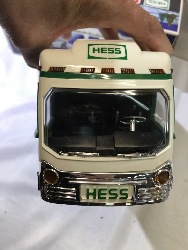 570886