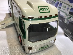 570895