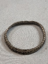 571179