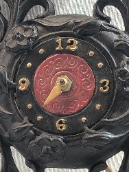 571223