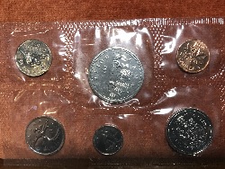571633