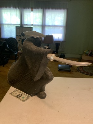 562199
