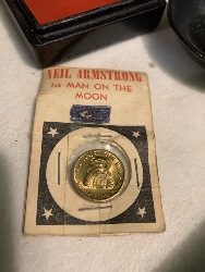 562643