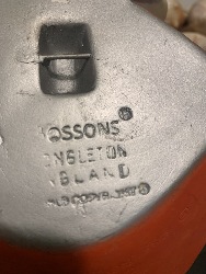 562880